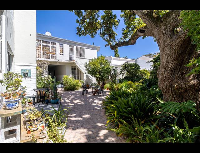 2 BEDROOM APARTMENT FOR SALE IN ORANJEZICHT